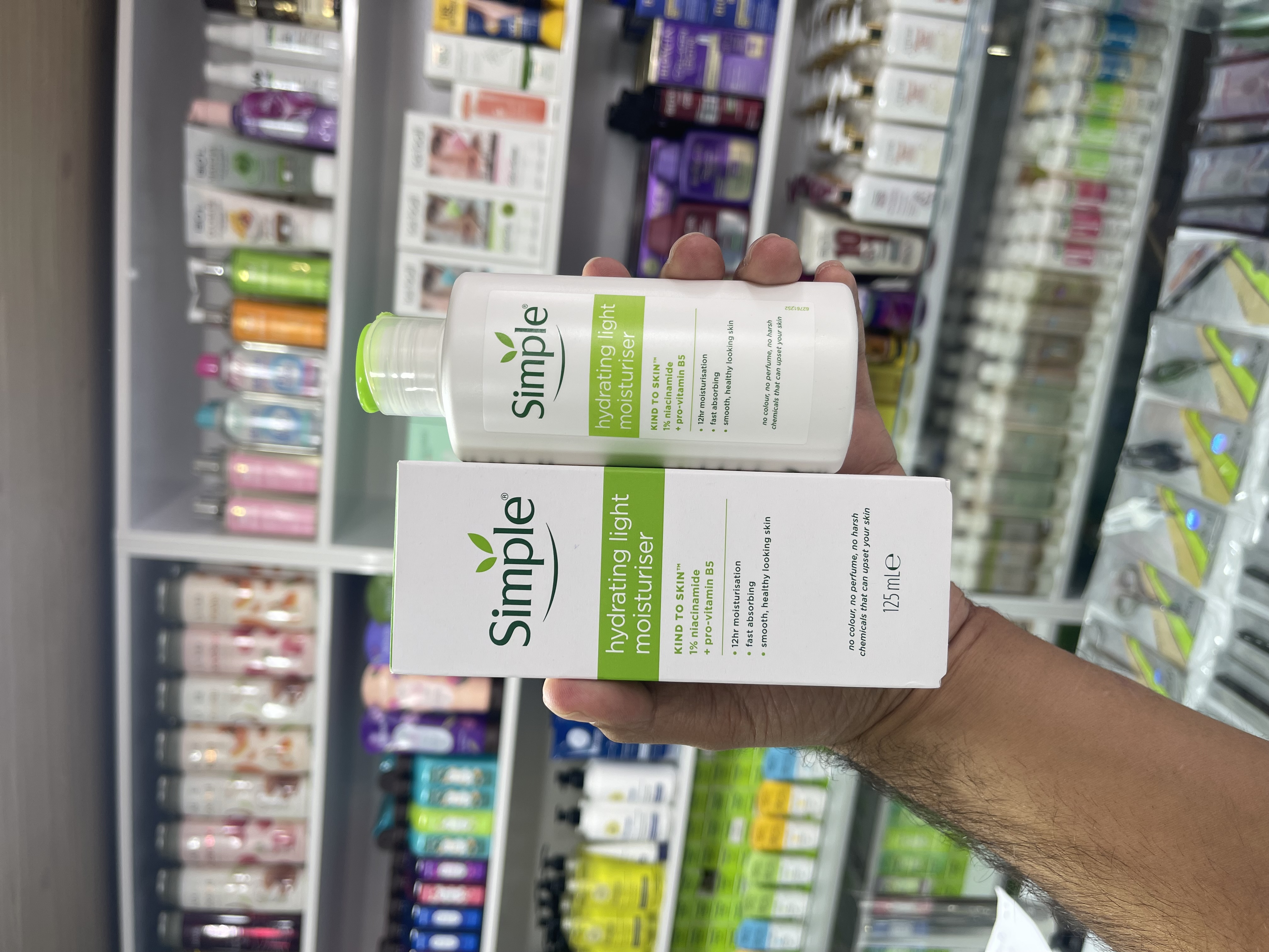 ابرسان مرطوب کننده سیمپل مدل لایت (برای پوست های چرب)حجم ۱۲۵میل